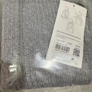 Lululemon NWT Vinyasa herringbone scarf